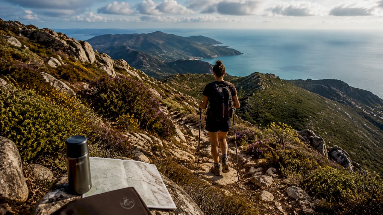 Trekking lungo i sentieri immersi nella natura del Monte Capanne